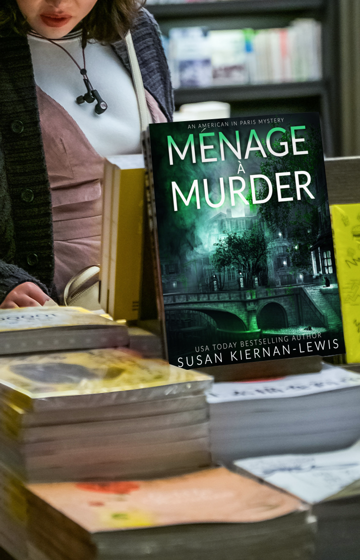 Menage à Murder (paperback)