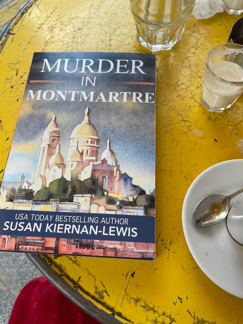 Murder in Montmartre (paperback)