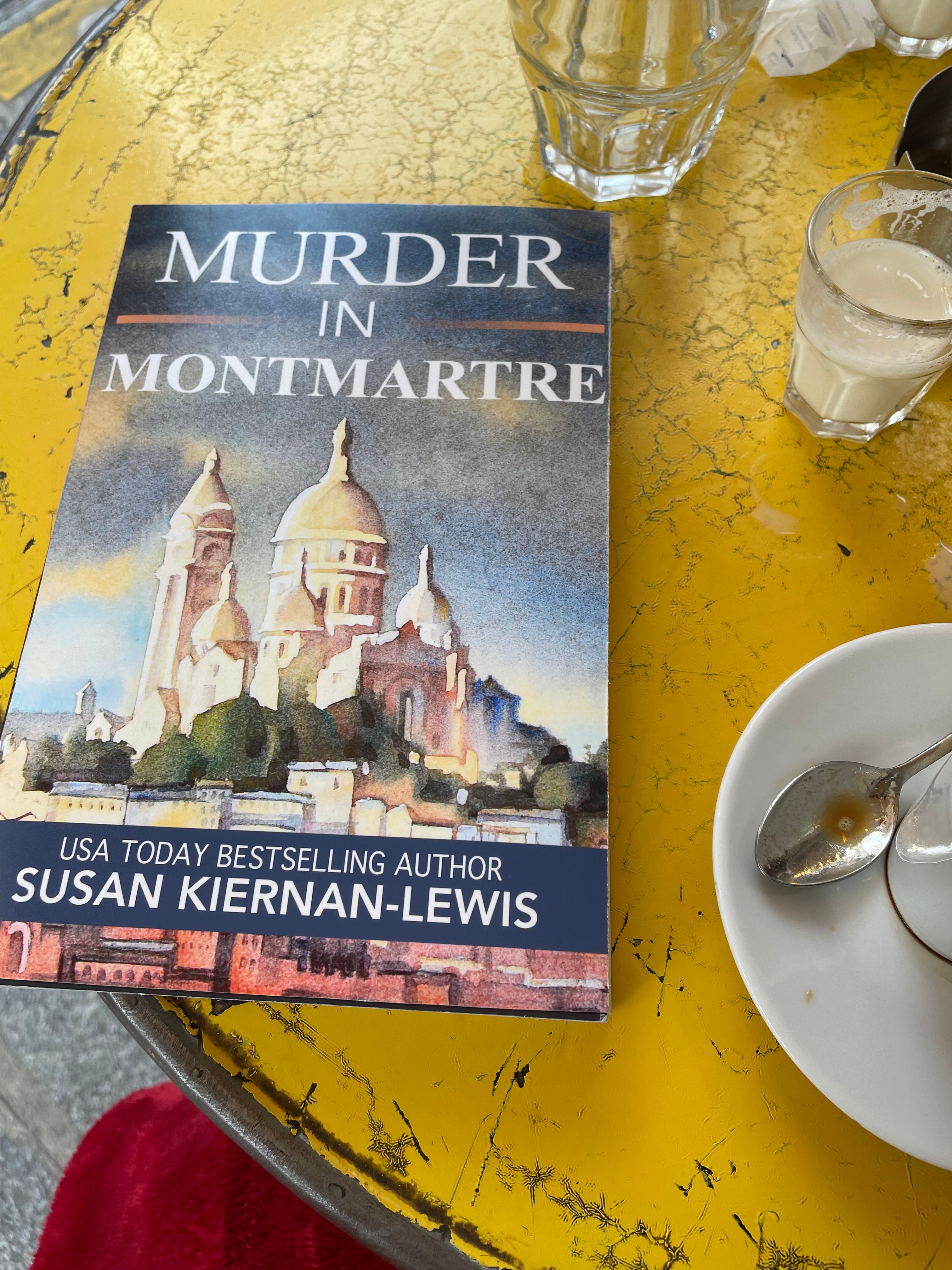 Murder in Montmartre (paperback)