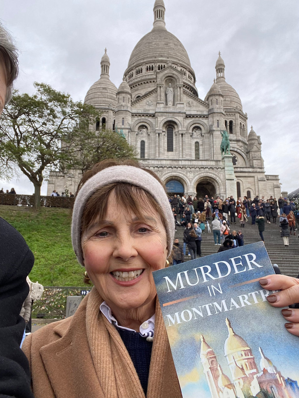 Murder in Montmartre (paperback)